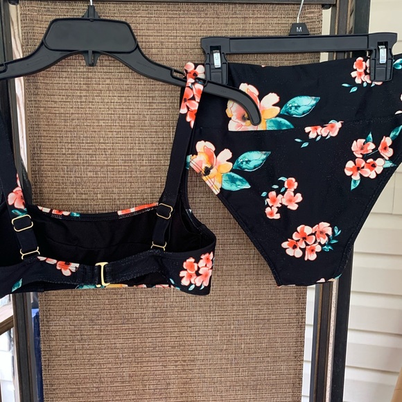 Two piece floral swimsuit - Picture 4 of 5